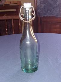 Antigua botella de agua oxigenada