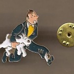 Pin Tintin con Milú en brazos