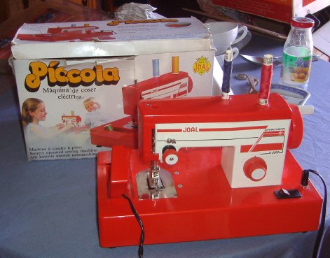 Maquina de coser de juguete