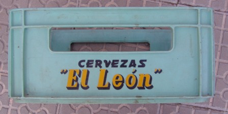 Caja plástico cervezas El León