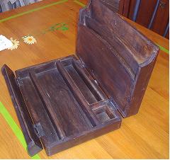 Caja de madera abierta